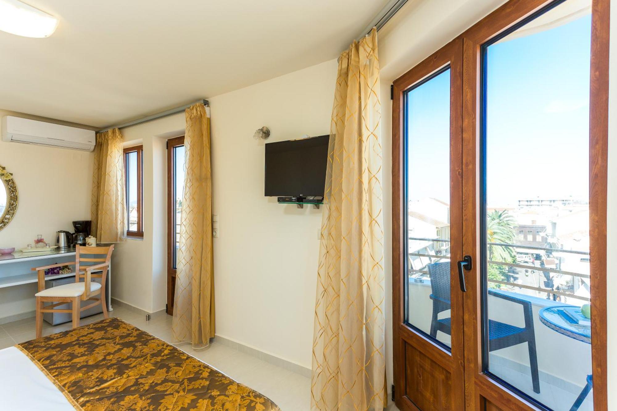Polyxenia Suites Resmo Dış mekan fotoğraf